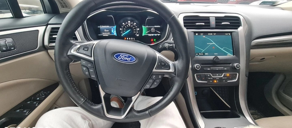 Ford Fusion cena 79900 przebieg: 130750, rok produkcji 2017 z Września małe 781